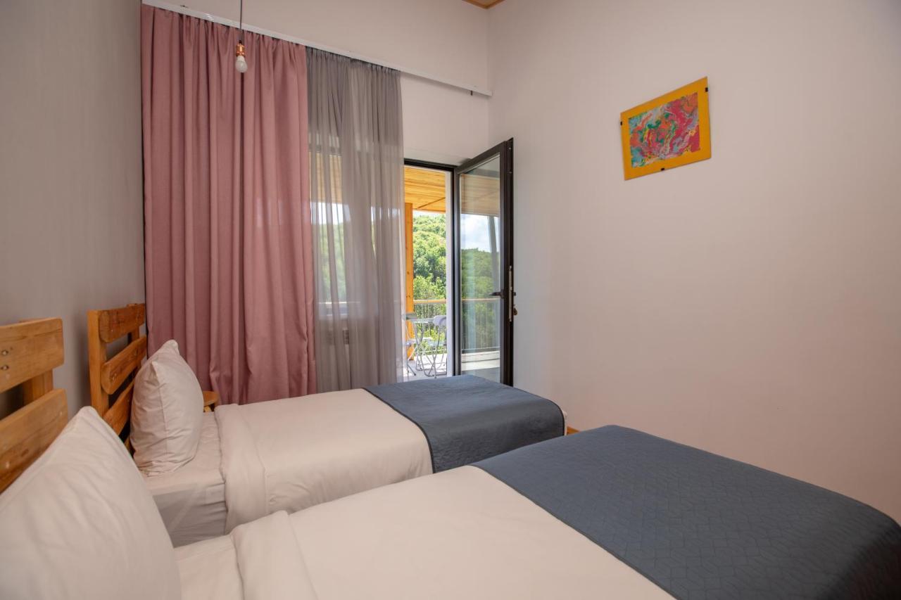Vardeni Guesthouse Hrazdan Екстер'єр фото